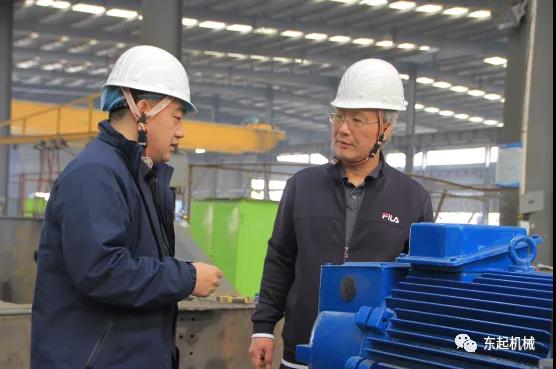河南工業(yè)大學(xué)機電工程學(xué)院院長(cháng)、碩士研究生導師惠延波教授等一行蒞臨東起集團參觀(guān)考察