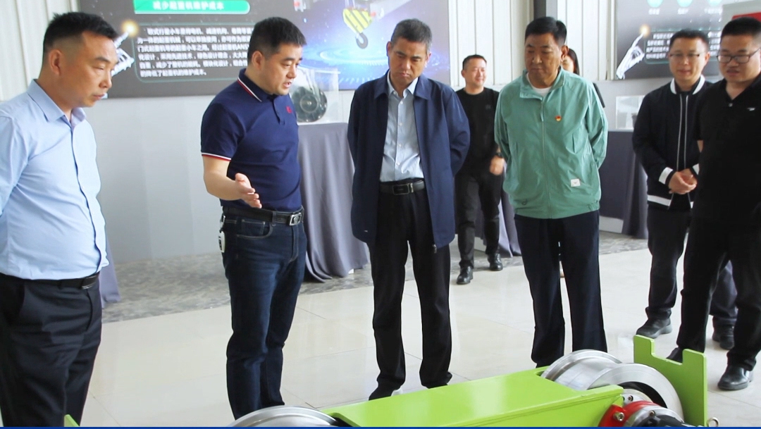 4月19日，熱烈歡迎市人大常委會(huì )副主任王國紅帶隊調研東起集團